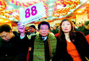 神秘男170萬(wàn)狂買十件瓷器