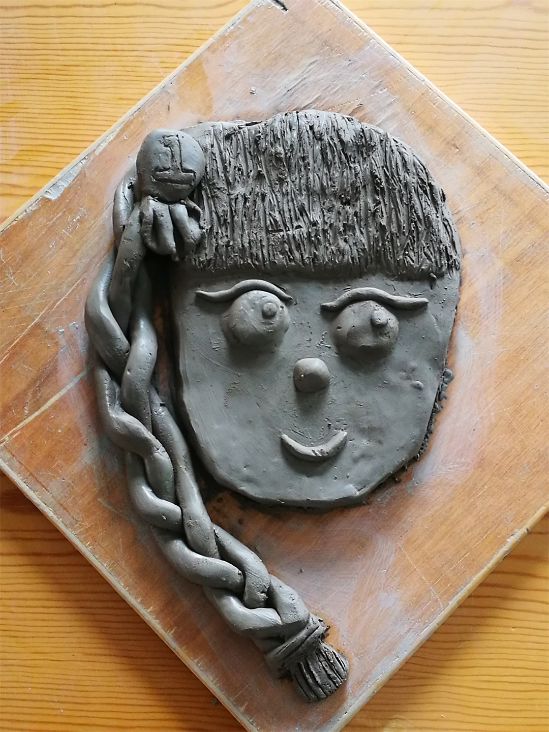 1678153287809714.jpg 盛世長安小學慶“三八”用靈巧的雙手塑造“最美”媽媽美育實踐活動 (3).jpg