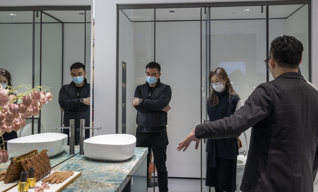 1678596176330202.png 邵唯晏與中建協(xié)室內(nèi)設(shè)計(jì)委一行蒞臨浪鯨衛(wèi)浴參觀交流6.png