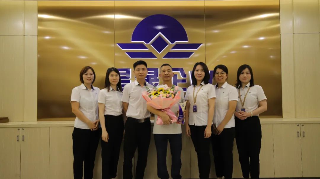 1689221090357619.jpg 昊晟集團征戰二十余載的老員工董應光同志正式榮休5.jpg