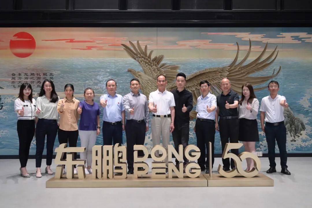 1695374445407302.jpg 東鵬整裝衛浴榮獲第19屆陶瓷衛浴新銳榜“衛浴領軍品牌”獎項.jpg