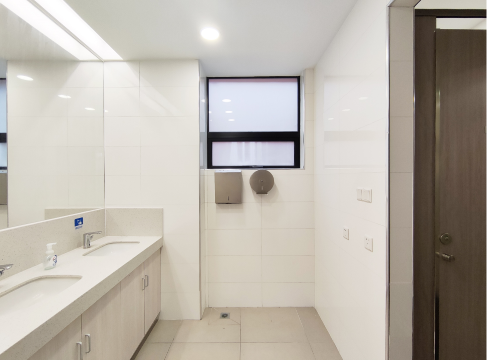 1695714866320980.png 校企共創(chuàng)|東鵬攜手同濟大學(xué)助推校區(qū)新升級,聚力打造舊改案例新范本5.png