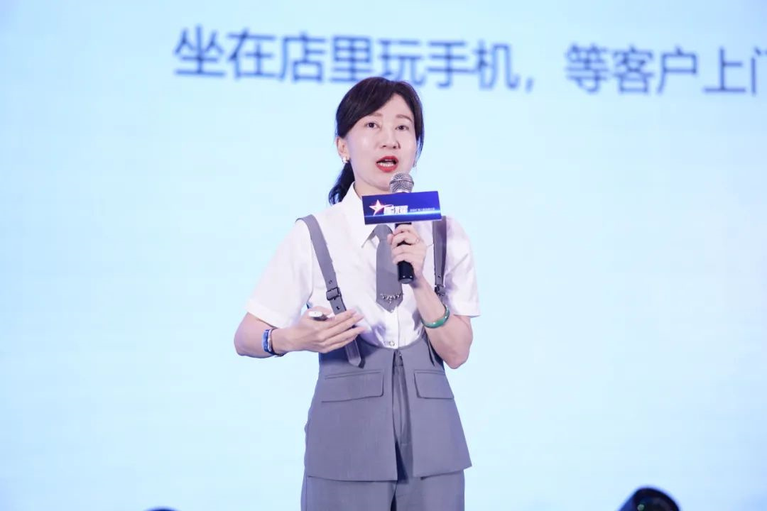 1713401152560479.jpg 2024圣堡龍?zhí)沾傻诎藢闷放拼髸?huì)圓滿舉行7.jpg