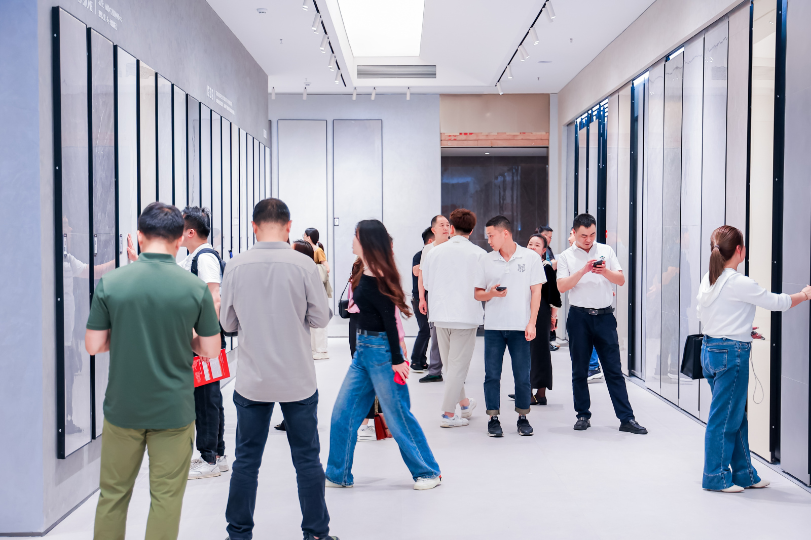 1713768961655155.jpg 經銷商客戶朋友參觀 (1).jpg