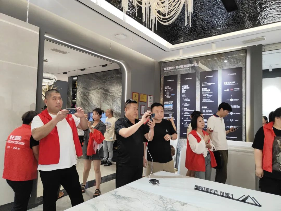 1716949626919092.jpg 抖勢達人 獅王瓷磚第二季抖音精英特訓營暨2024全國聯動啟動會盛大召開20.jpg