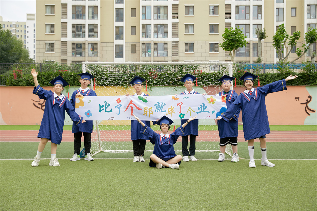 1719813383552688.jpg 陶藝社團(tuán)畢業(yè)季,用陶瓷的永恒留下最美的記憶12.jpg