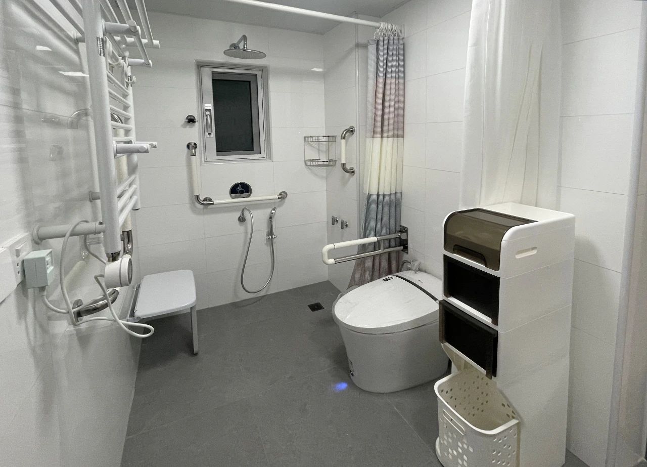 1733128296215563.jpg 校企共創|東鵬攜手同濟大學助力適老化發展,聚力打造老齡宜居范本.jpg