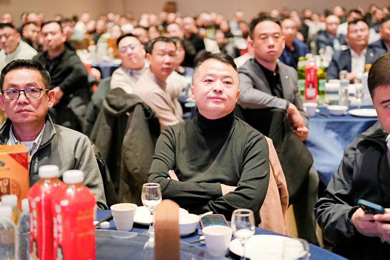 1735605886470591.jpg 共御風雨才能共赴美好 獅王集團召開品牌商年度峰會9.jpg