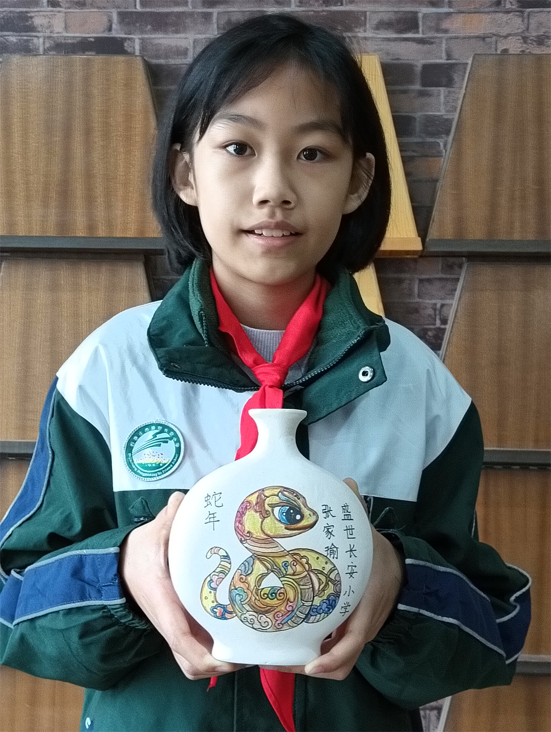 1735783365545301.jpg 弘揚傳統文化——盛世長安小學陶藝社團迎新年手作生肖“蛇” 活動.jpg